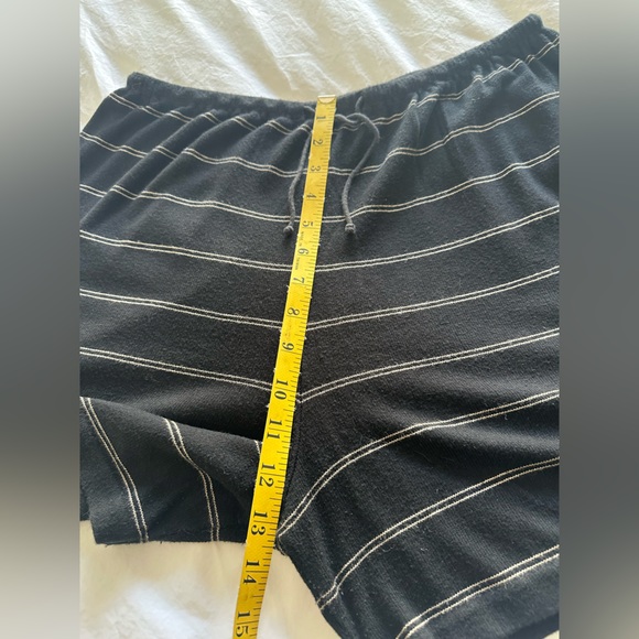 Vince black casual shorts, size large - Picture 13 of 14